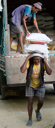 The easy way to move 100kg of rice